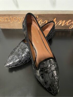 Donald J. Pliner Black Croc-Embossed Pointed toe Flats size 7